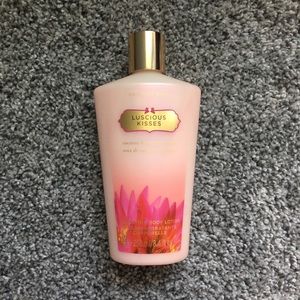 Luscious Kisses VS exclusive body lotion